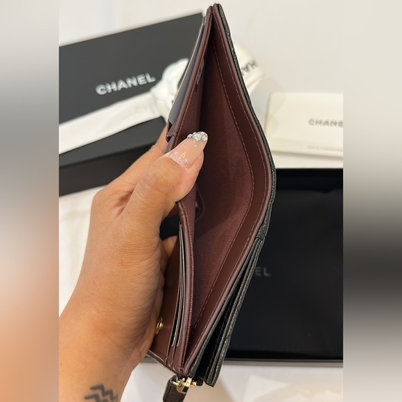 CHANEL 23A Bio Fold Caviar Compact Classic Wallet - Picture 7 of 8